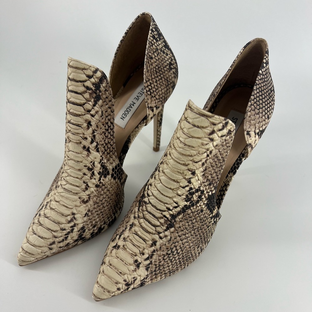Steve Madden Dolly Pump in Natural Snake. Size 10